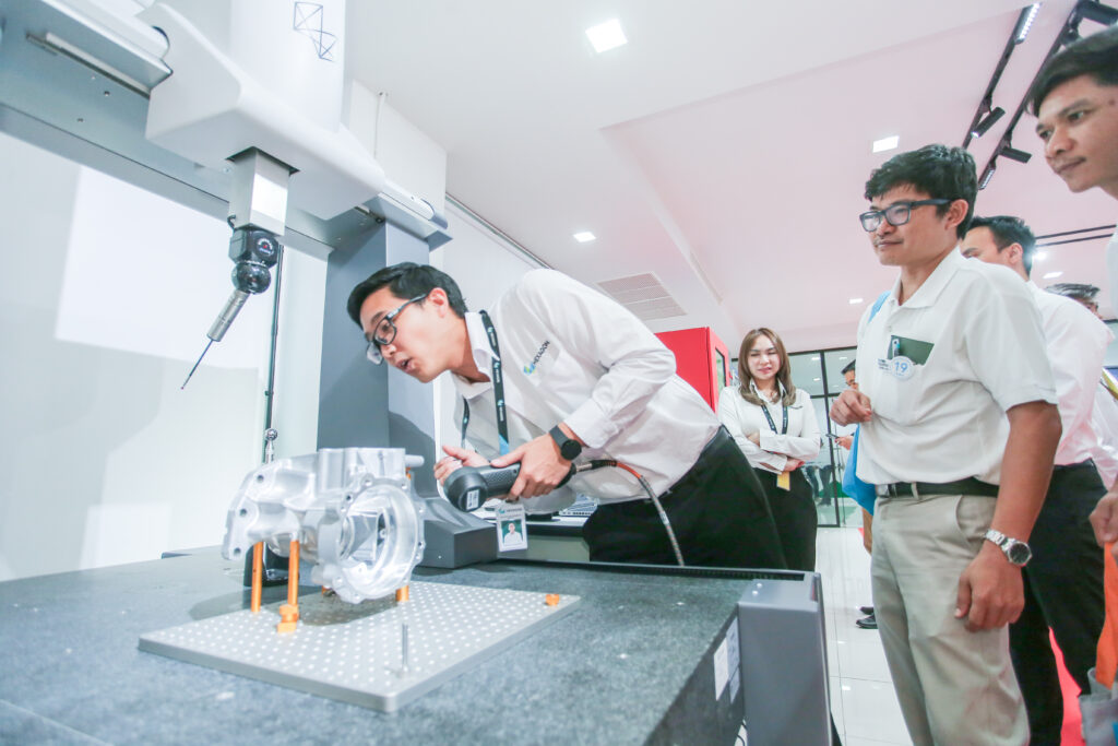 "หัวโพรบ CMM" จาก Renishaw และ Hexagon